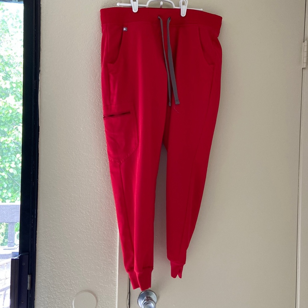 Figs- pop red- Zamora jogger, medium petite